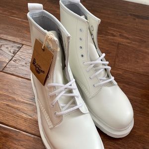 BRAND NEW WHITE DOC MARTENS